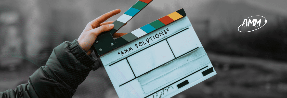 Infraestrutura de TI para produtoras audiovisuais | AMM Solutions Claquete de cinema representando a infraestrutura tecnológica para produtoras audiovisuais, tema discutido durante o AMM Solutions Experience.