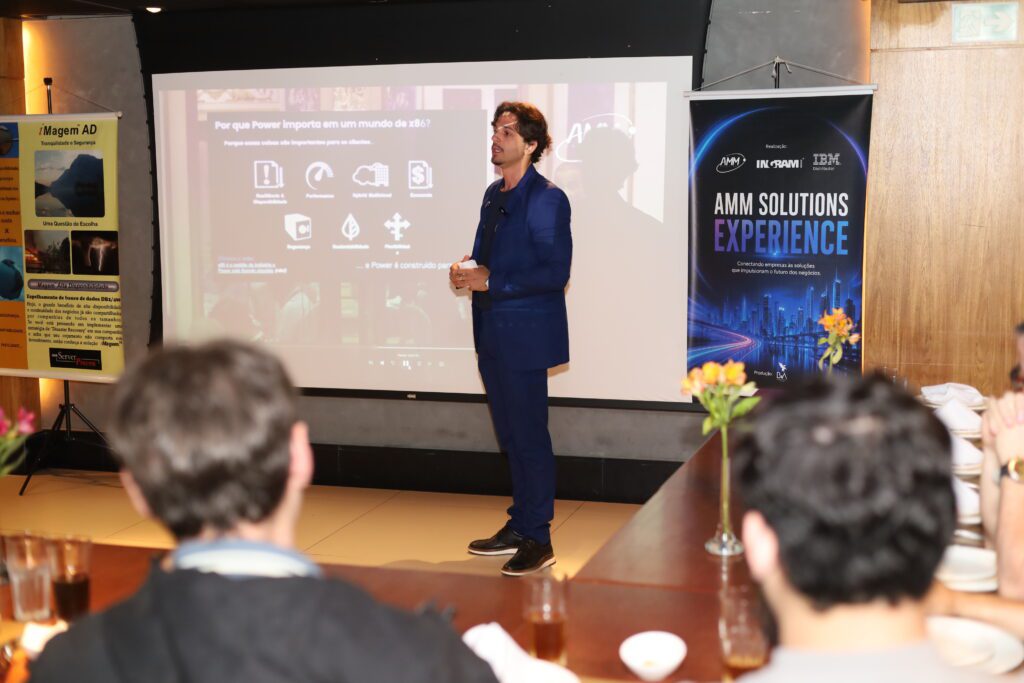 Bruno, da AMM Solutions, apresenta uma palestra sobre infraestrutura de TI e soluções IBM durante o AMM Solutions Experience.